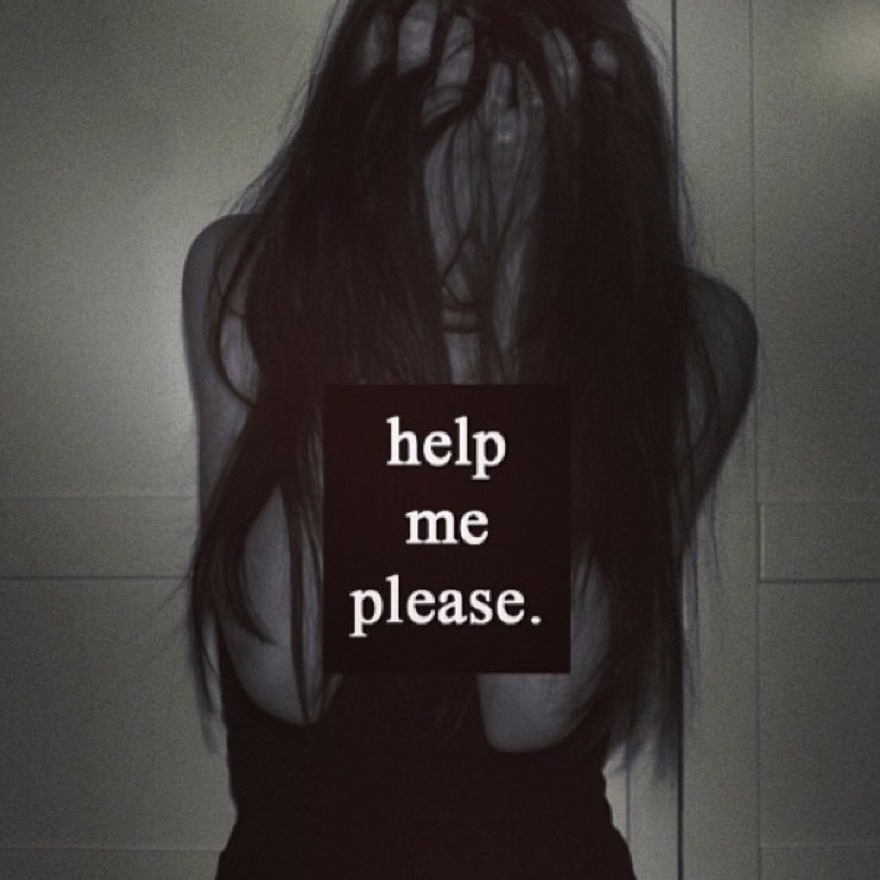 she might have a smile on her lips, but she has on her hips. Ana,depression,self harm. I hate myself
Days clean: 0