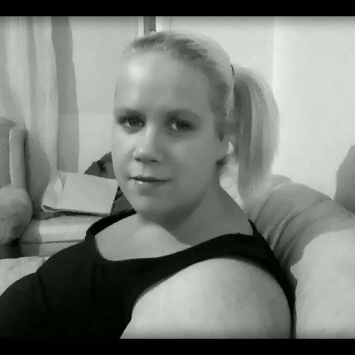 Sarahlouisecol3's profile picture. Am sarah my close friends call me saz am a nice lass to chat to I like to read take my dog for a walk and go dancing etc am not married or have a boyfriend ;)