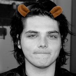 M2 || Mi ídolo @gerardway || Chemicalera || I love koalas || Tuitear y comer como método antidepresivo || IPN ❤ IQP.