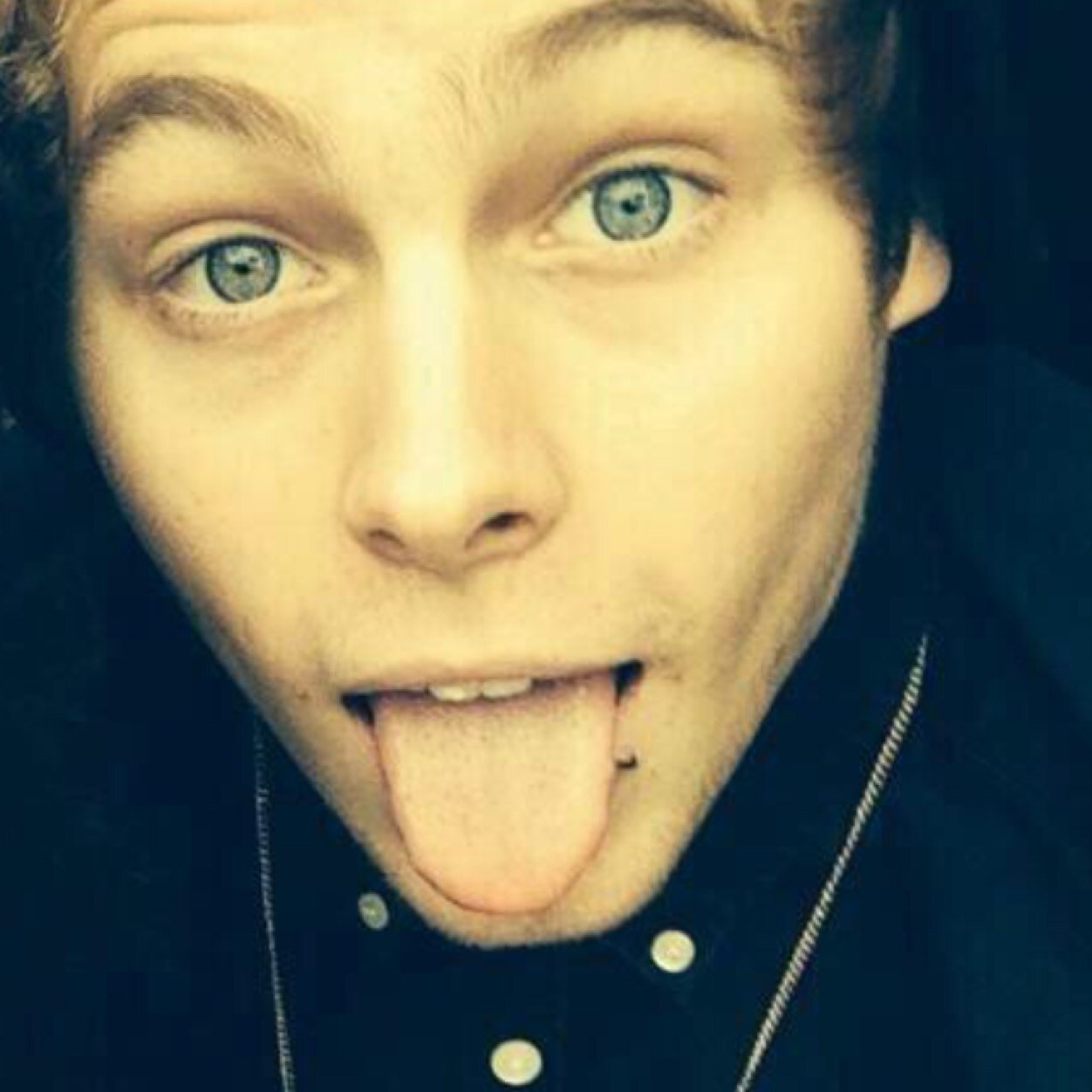 free follow bc luke and ily @hemmingsfajitas