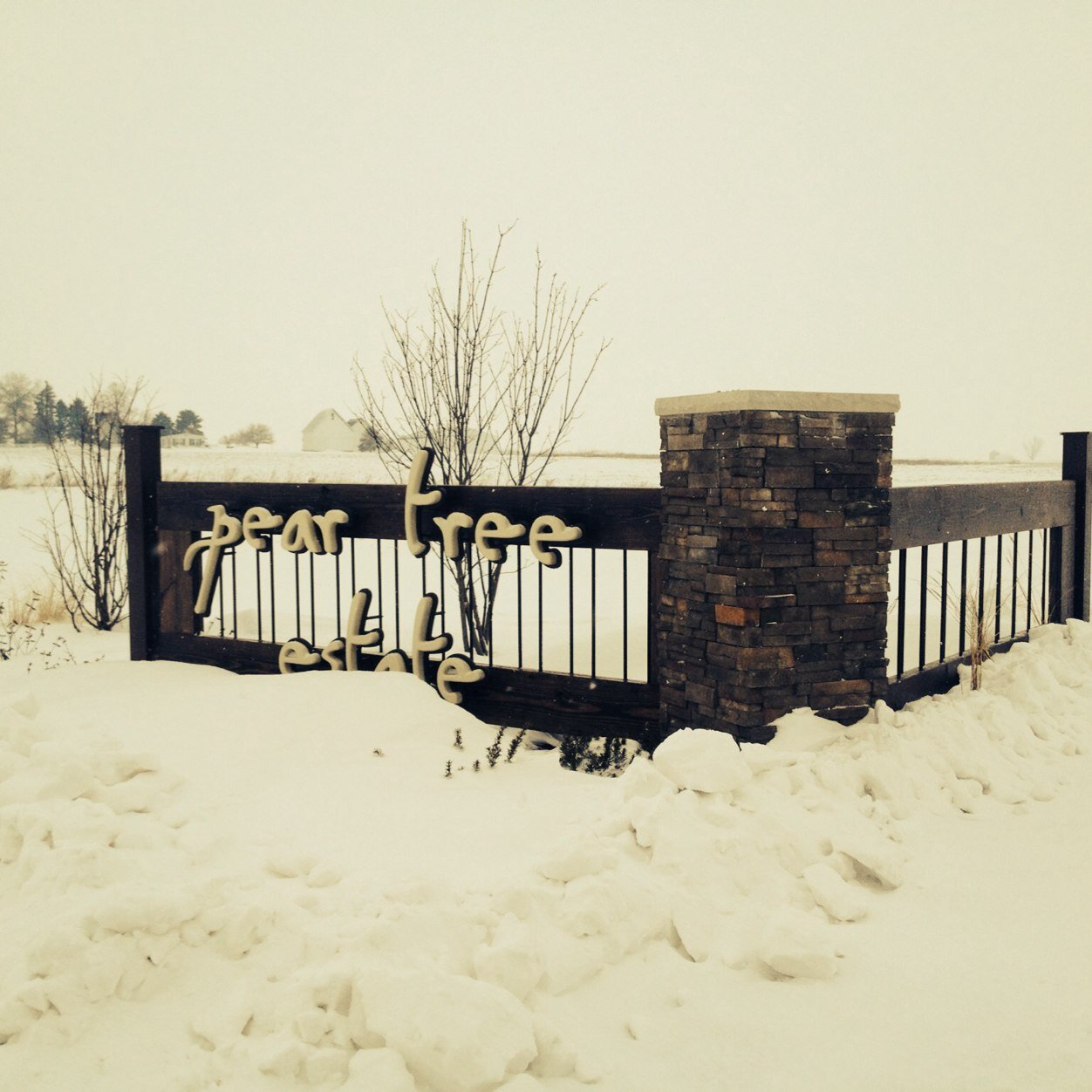 Pear_TreeEstate's profile picture. Established in 2013, a beautiful venue surrounding by Central Illinois' countryside