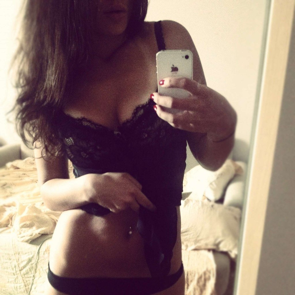 MinnnieGoodhart's profile picture. Someone explain to me why do I keep dreaming about someone of the past that I really do not miss at all.