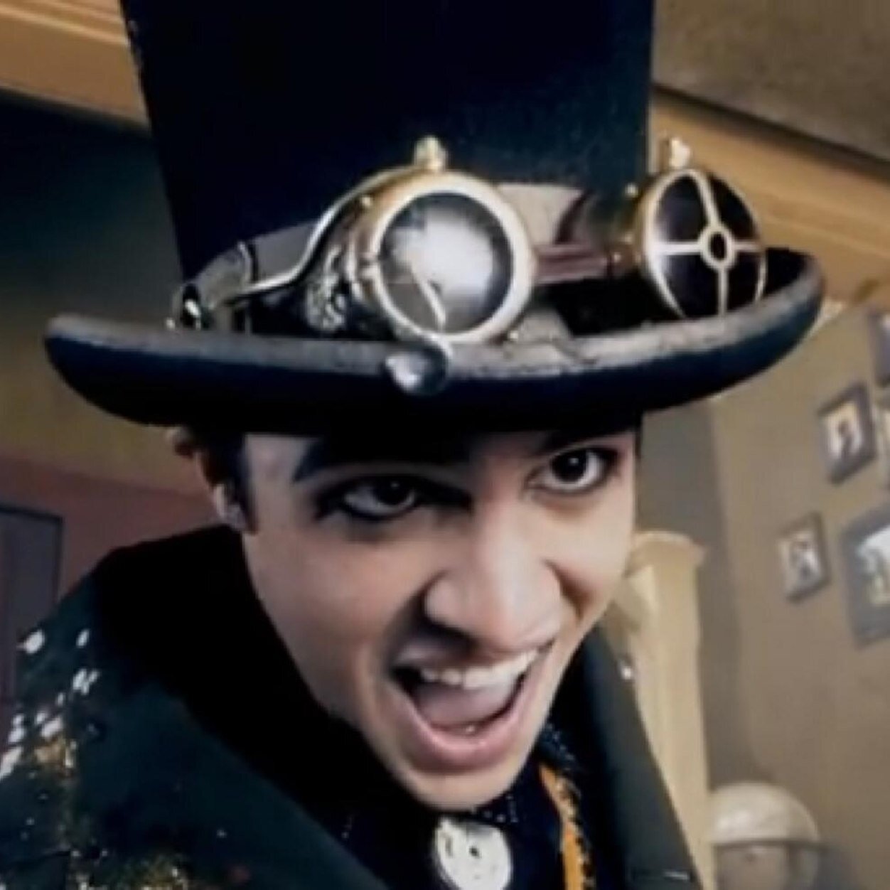 GodsmackSeether's profile picture. This is an acc solely to help people reach their follow goal :)