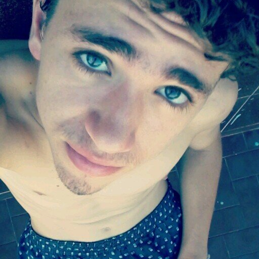 Se um dia você notar que as pessoas estão mudando, isso é porque você que esta mudando,não elas!!