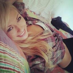 Club de fans OFICIAL de Paulina Stan de Hombres y Mujeres y Viceversa.
FACEBOOK: http://t.co/9oyeHG8GaH
Visítanos en la web: