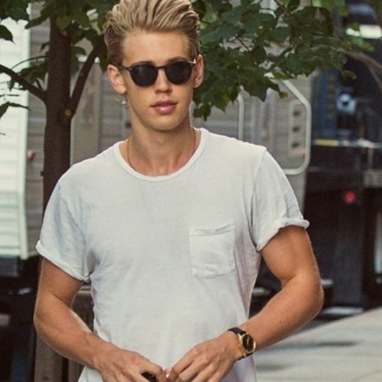 AidenWate's profile picture. So I guess that makes me the golden boy? Hufflepuff. Werewolf. The best keeper you've ever seen. Older to: @BabyAidenW