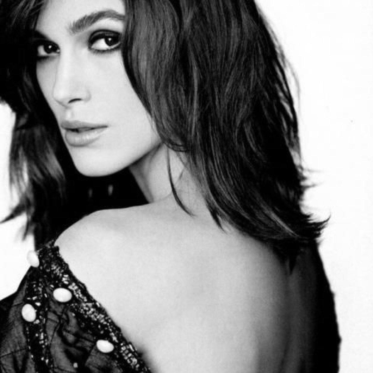 Emma Elizabeth Conrad. 24. Journalist from New York. Living in London. -rp-mature-looking for friends and sls-