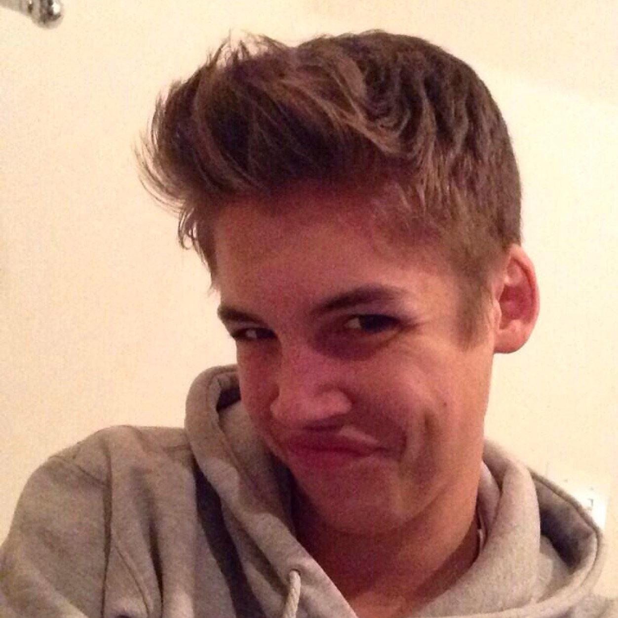 THIS IS A FREE FOLLOW GO FOLLOW @espinoslayy