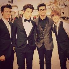Justin. Jobros. Miley. Demi. Never Shout Never. SWS. Smile, this won't last a lifetime, I promise.