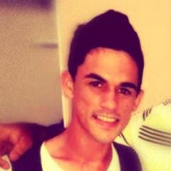 # Esse karinha ali do laduu (66)
e que não entende , porque ele é diferente #)
Bipolar, Chato,Brincalhão,Timido,mais FELIZ
rodrigo-dunga@hotmail.com