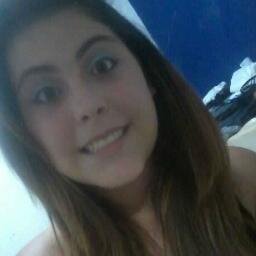 Baaixinha, olho verde , cabelo castanho , foofa, doida, e super felizz https://t.co/6VdFG8dh0W