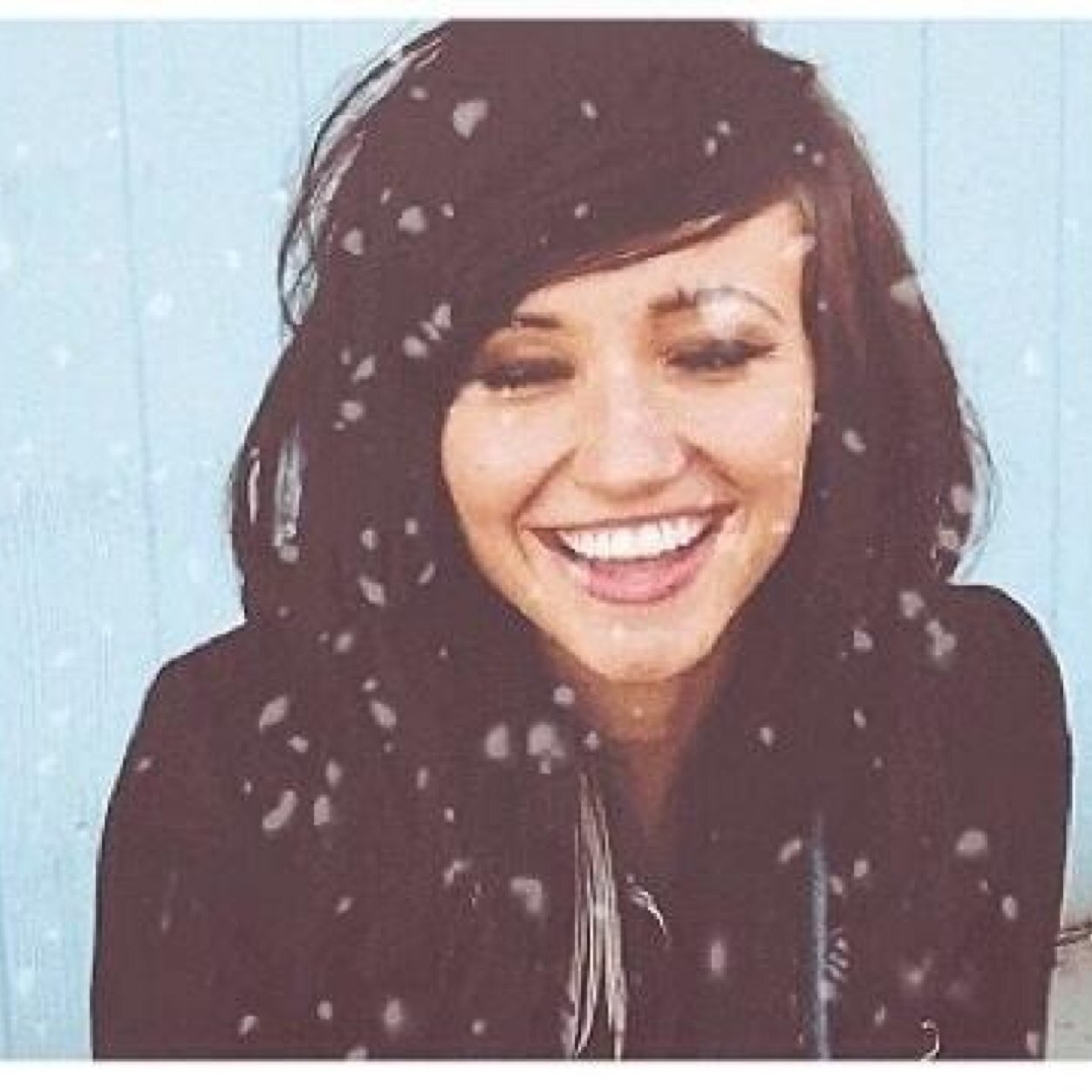 FraudLights's profile picture. I'm scared to get close and I hate being alone, I long for that feeling to not feel at all.