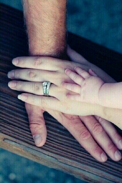 ‏‏#أنا فتى: آبعثِرُ آحرُفي كَ ذوق فقَط لست حزين ولآ آرتجيّ عودةَ آحدًآ فَ رِفقاً بِ نظرتّكُم لي ♡