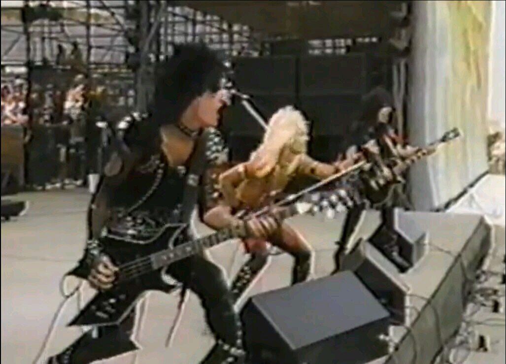 If you love these guys: @nikkisixx @mrmickmars @mrtommyland @thevinceneil , you love @motleycrue ! #TheFinalFour #RIPMotleyCrue