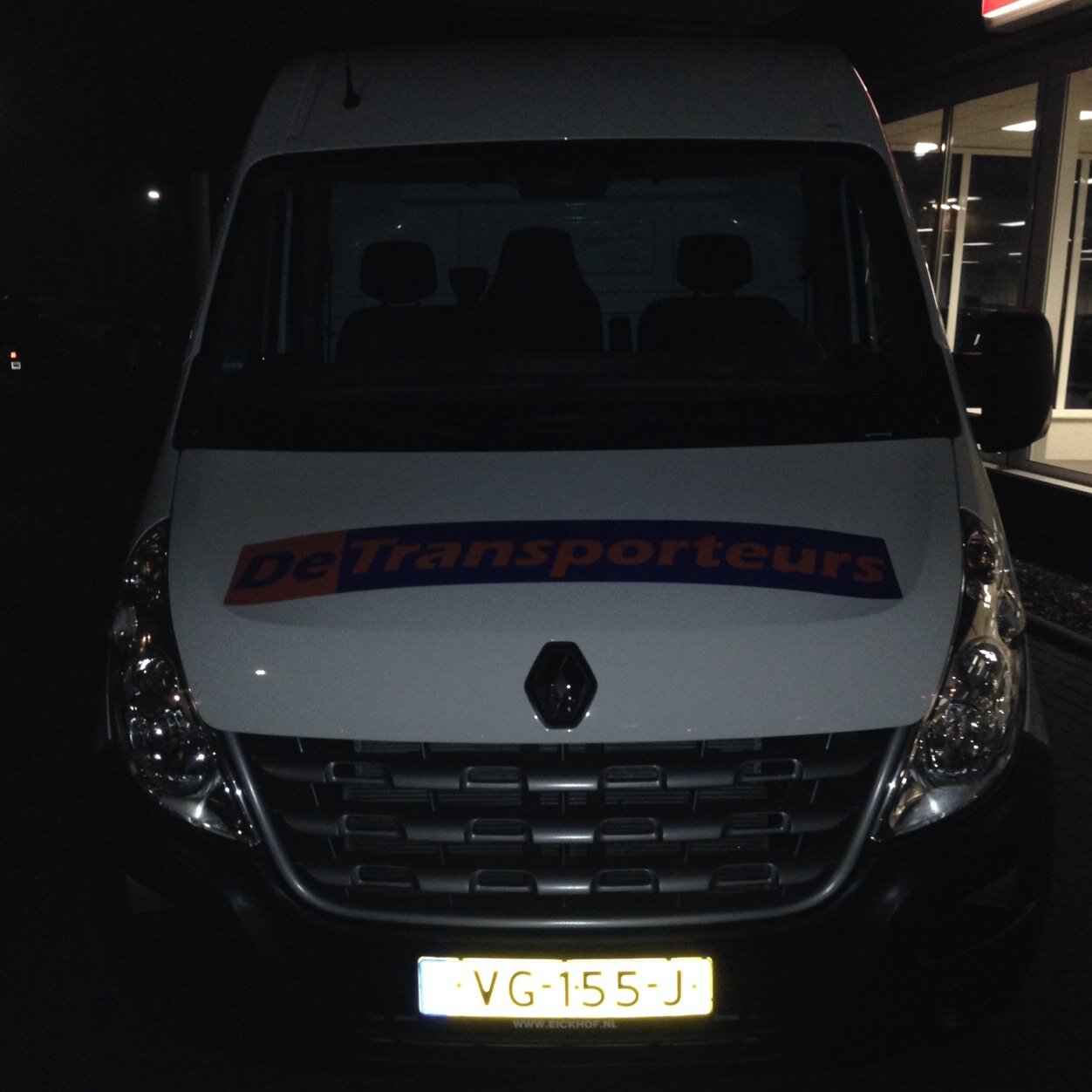 De transporteur voor uw bedrijf. Van pakket tot pallet wereldwijd. Import en export op en overslag. De transporteurs 'omdat het altijd beter kan' bel 0639560887