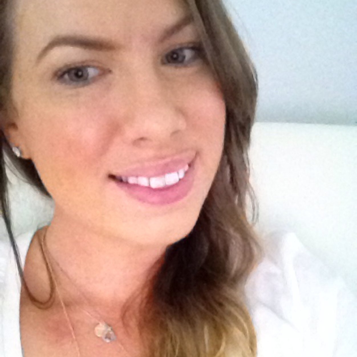 An Australian girl newly immersed in the wonderful world of beauty blogging. Your invited to join me at my Beauty Soiree xx