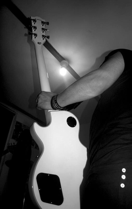 HUGE MUSIC FAN! ROCK/ALTERNATIVE/GRUNGE/METAL/NEW METAL/ ARE MY FAVE. PLEASE FOLLOW THIS BAND NATUSRO. http://t.co/8ilpuKf8Am