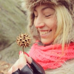 Italian girl live in London graduate in Graphic Design with a passion for travel