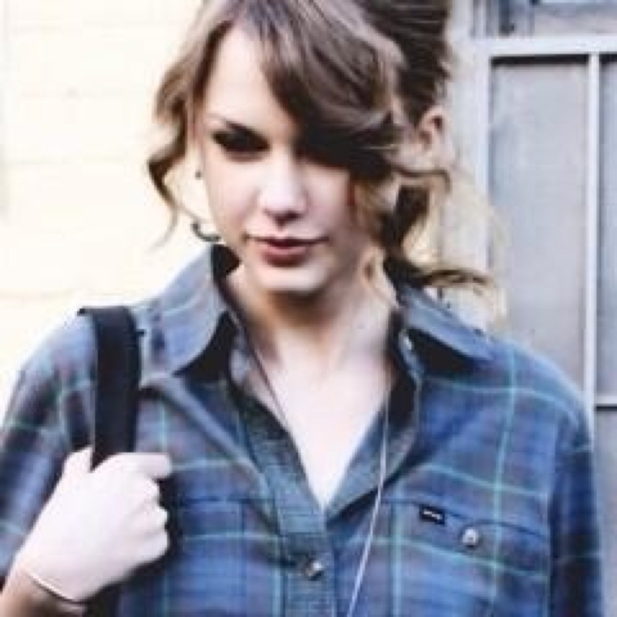 Free Follow. Please go follow my main acc @silhouettetay 13