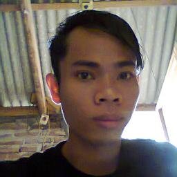 Mencari pendamping yg slalu setia ganteng atau pun jelek gak masalah bagiku manusia itu sama yg penting menurut setia pengertian dan penyayang...