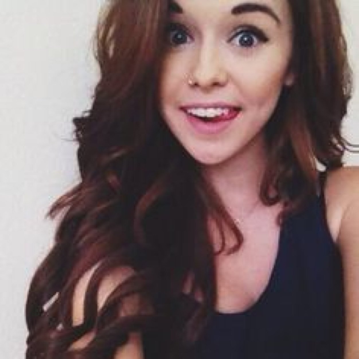 Hey I'm Kim my mom's acc got hacked My dad is @jackbbbrewer ı love him he is my hero / single