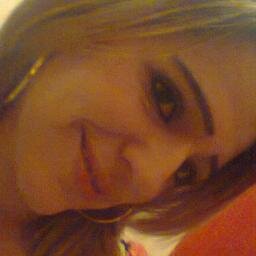 Simplismente a dá foto,atrás da maquiagem e do sorriso existe uma menina mulher q quer ser Feliz!Decifra-me mas Ñ Conclua!Eu posso surpreende!Amo @CrisEfeitos ♥