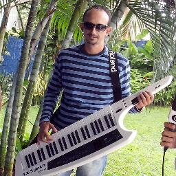 Sou músico , adoro praias