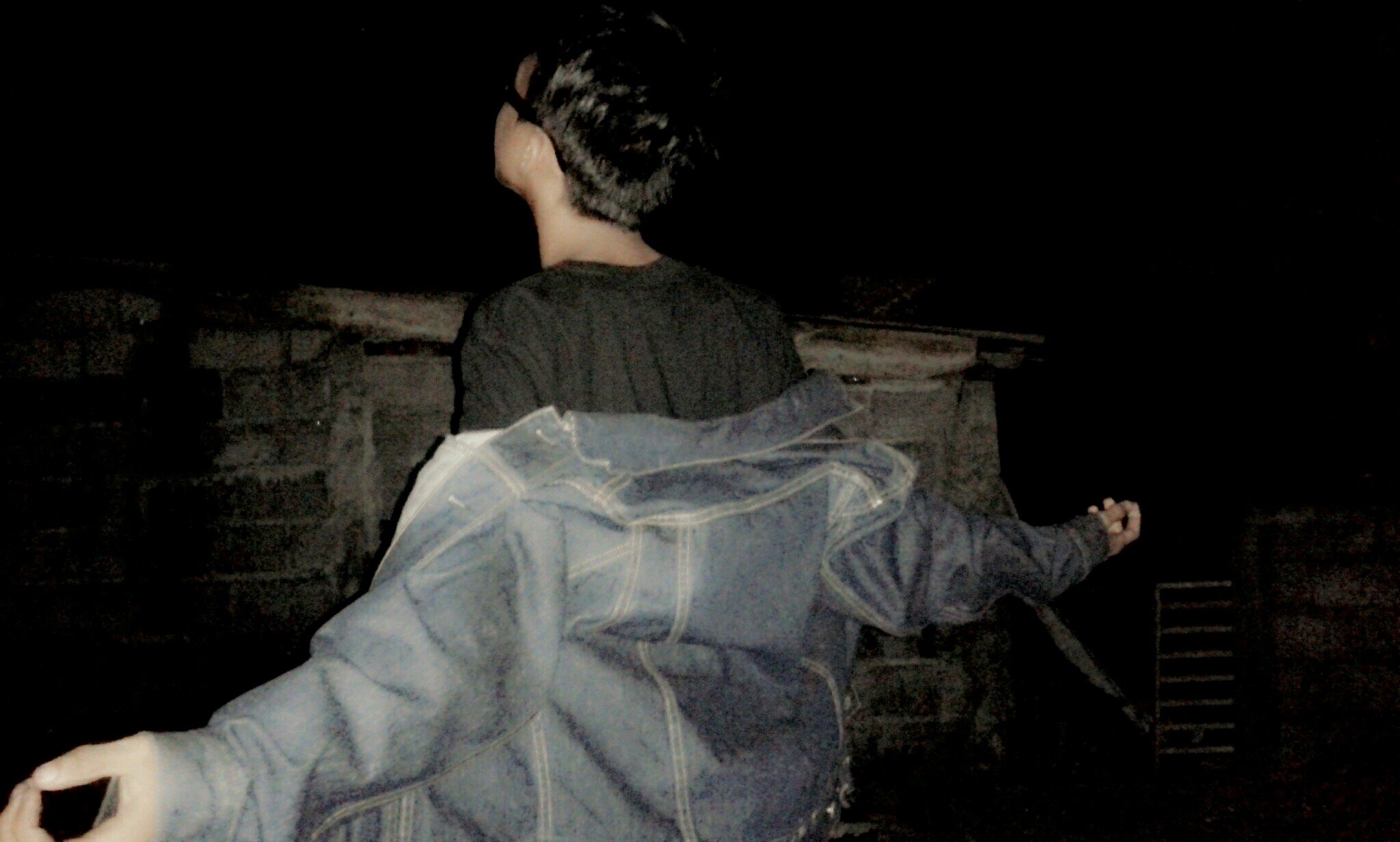 lead guitar & vocal of a punkrock band MINORITY RUDEBOYS!! *peluksatusatu*