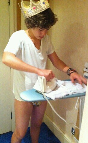 แฮรี่ สไตลส์ นักร้องหนุ่มจากวง one direction  just both not real (real is @harry_styles) 04022014.