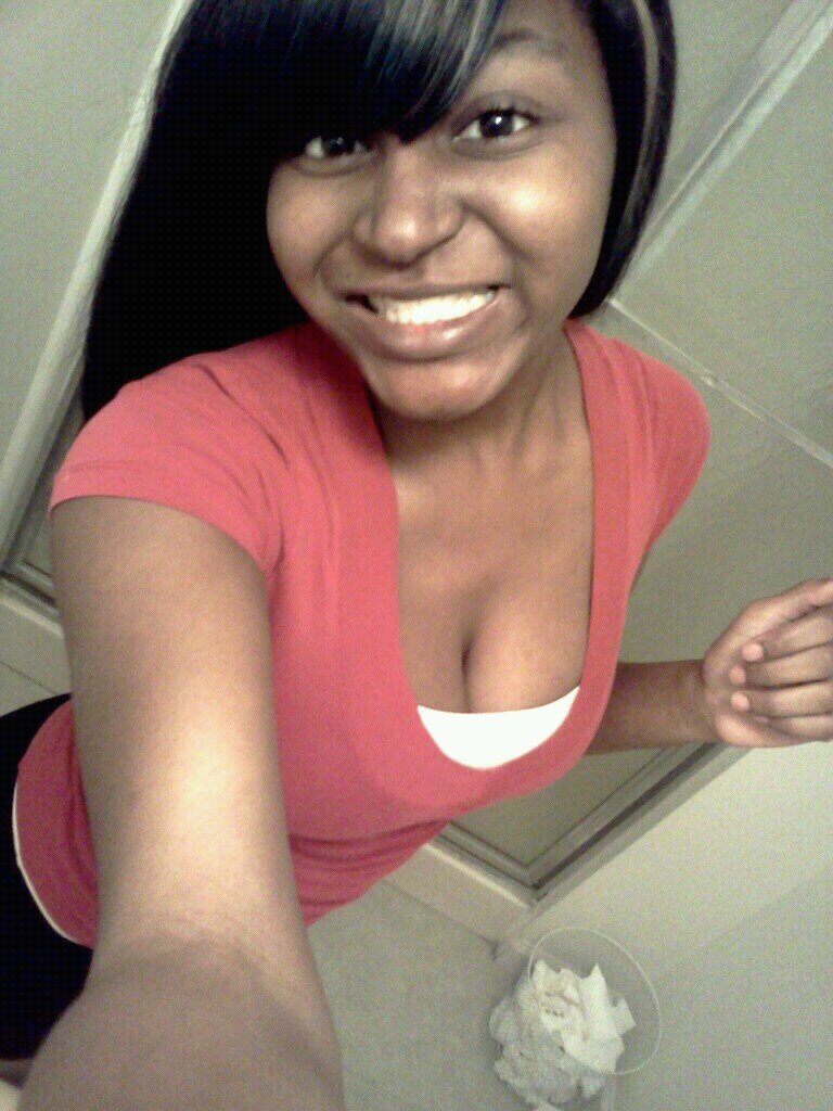 Dominique Mariha
Seventeeen years young . 
school & singing the only thing i GAF about
follow me i DO follow back . 
Show lots of love , i'll do the same