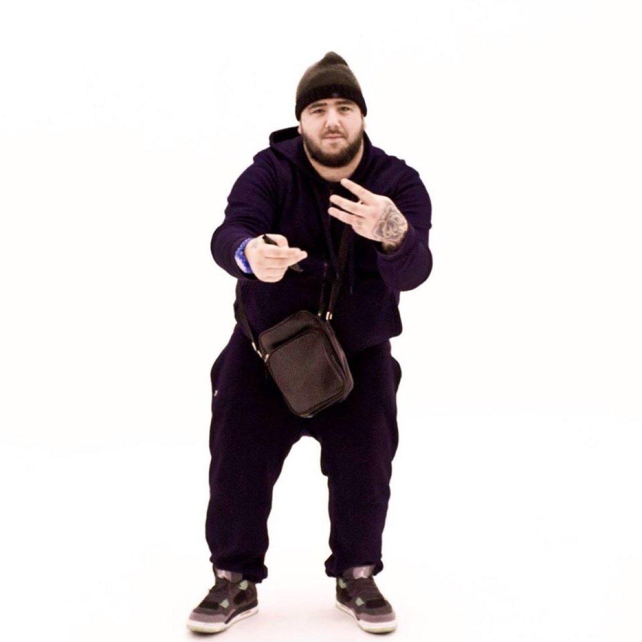 CHASERBEATS® C.E.O OF #JUSDOIN'http://t.co/3Fa7Zbyody MUSICPRODUCER / VIDEOGRAPHER / ARTIST #HQ - HQMEDIA - SOUND ENGINEER AT HQ STUDIO
