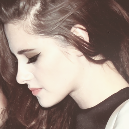 I'm a crazy fan of Kristen. Follow me and you can see more her smile ;)