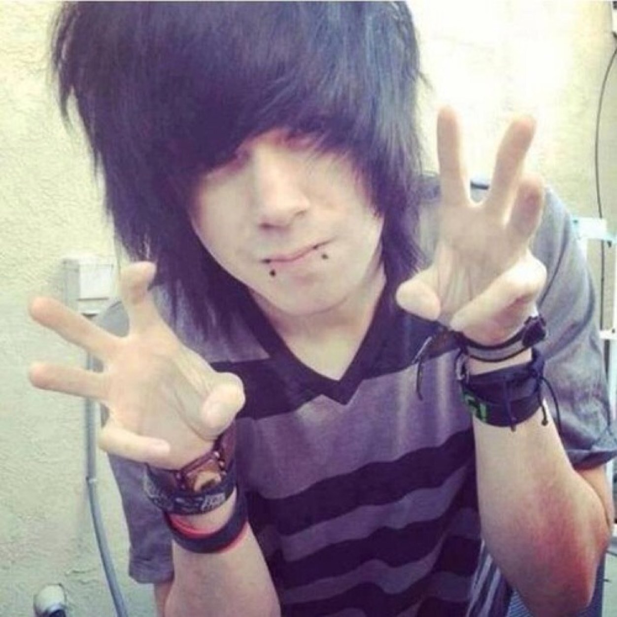 Hey there i'm Parker a bad boy with a bad attitude 15/single/bi