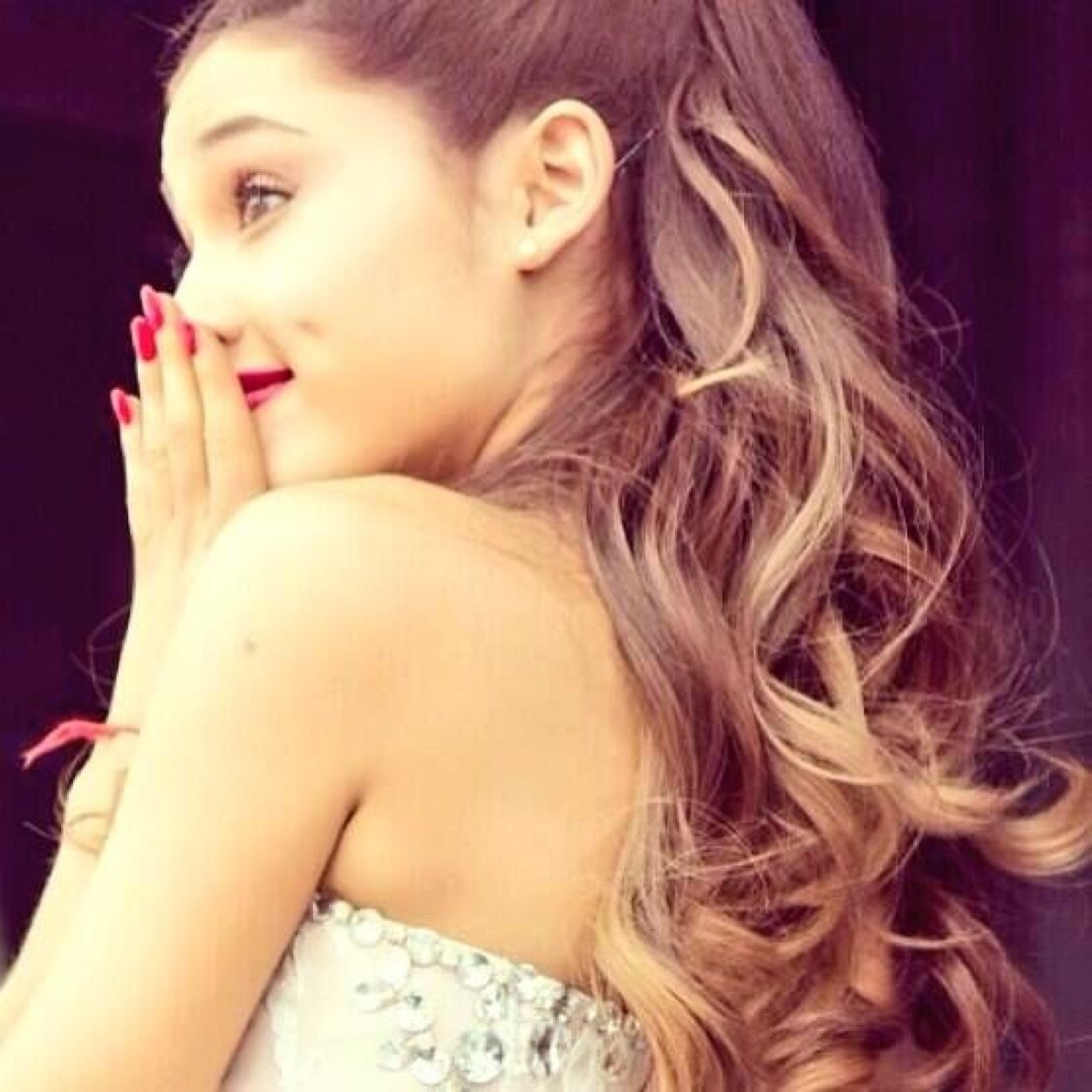 ariloveexx's profile picture. Hey, this is a free follow from @ArianaLovatoxx because i love you ❤