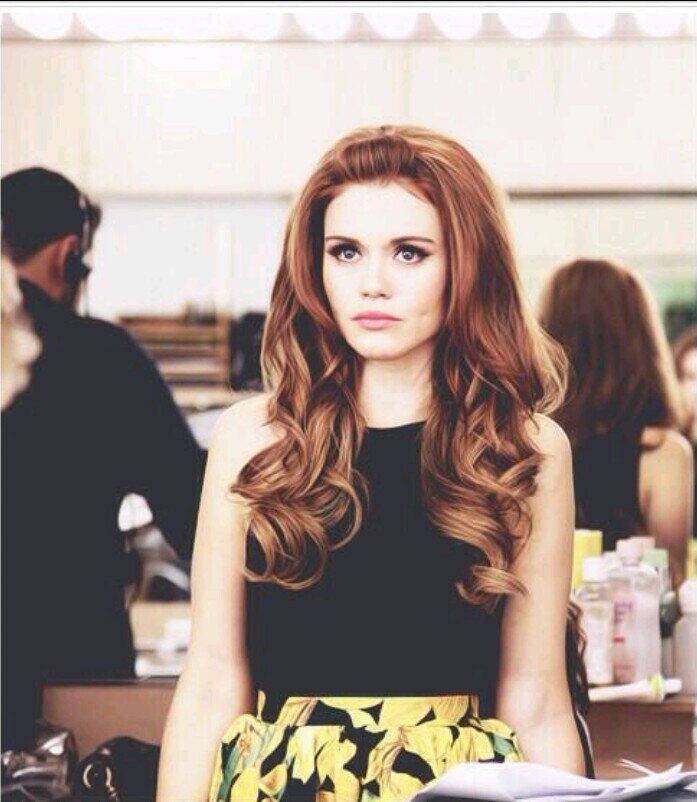 MadisonSnowWWH's profile picture. Do people read these things?