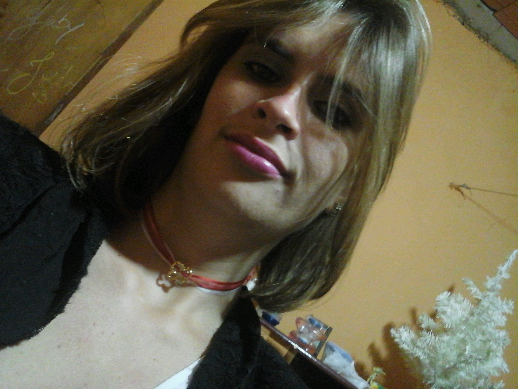 Posso ser tímida;mas sou alegre&divertida,mas soh para os que eu conheço.