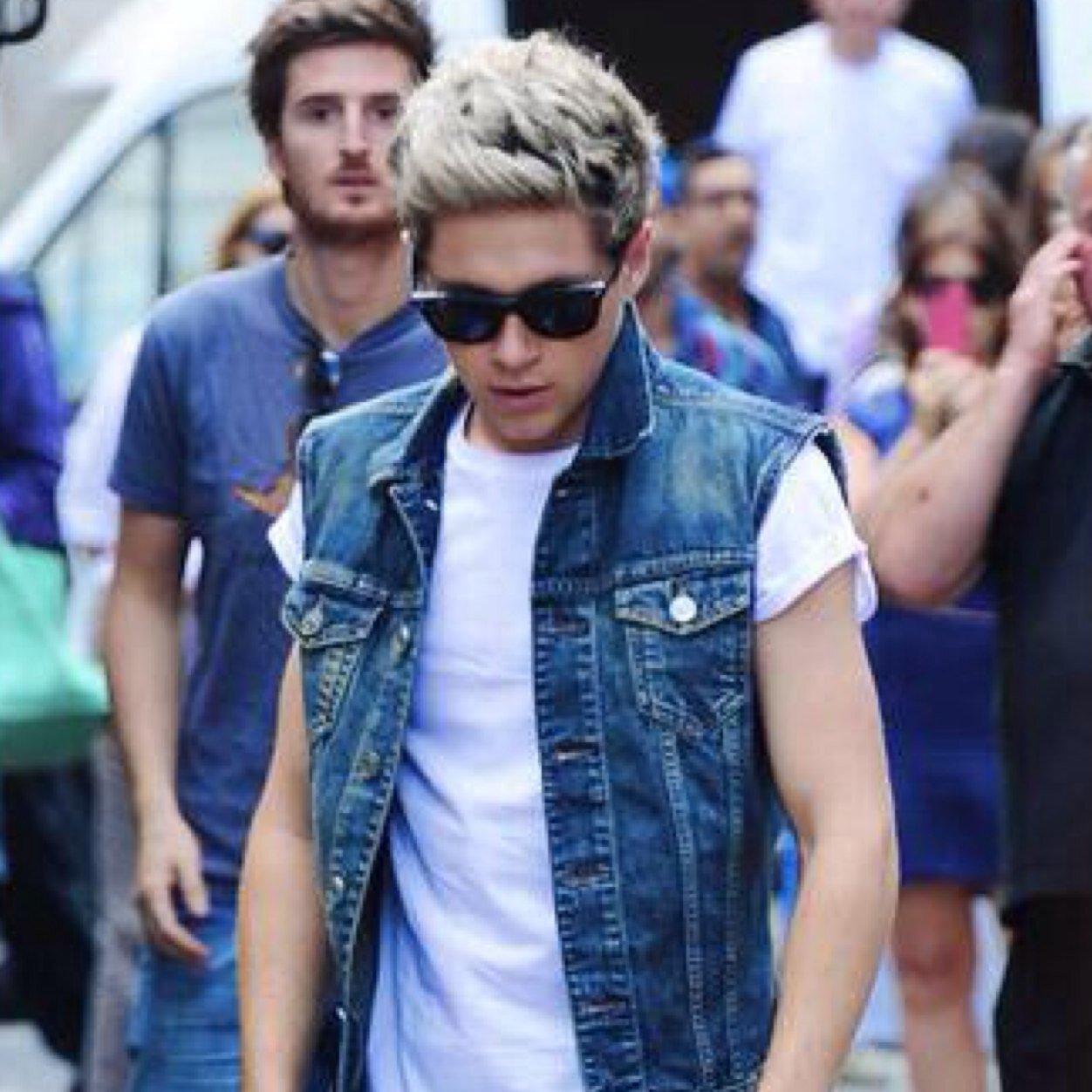 harryskickers's profile picture. i just gave you a free follow so please can you follow @SmilingForZarry, ilysm