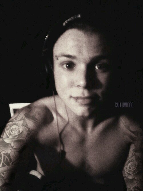19 | single | gay | give me novacaine