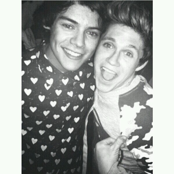 do you know the band called one direction?     red jumpsuit/individuals follow:)))♡.