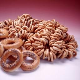 я люблю общатся всегда открыт...и обожаю безумно бублики