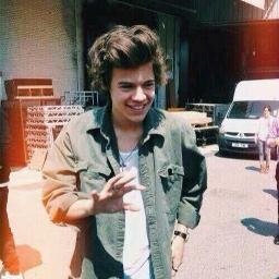 Hi Hi Hi ! free follow from @Tomlincupcxke :) ! follow her she follows back !! ily you're fab