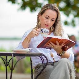 Louca por Jesus!Esposa,mãe,pastora e coordenadora de algumas igrejas em J.Pessoa, e escritora da trilogia cristã A ovelha e o dragão e Meu Mundo Perfeito Caiu.