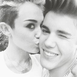 I'm Belieber... I'm Directionner... I'm Smiler .. My idoles 3 Forever 3 I love you *-*