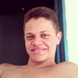Corinthiano, rockeiro, louco, brincalão, dizem que sou engraçado e bonito mais eu não acredito, amigo, riu muito... Bravo como um leão por natureza