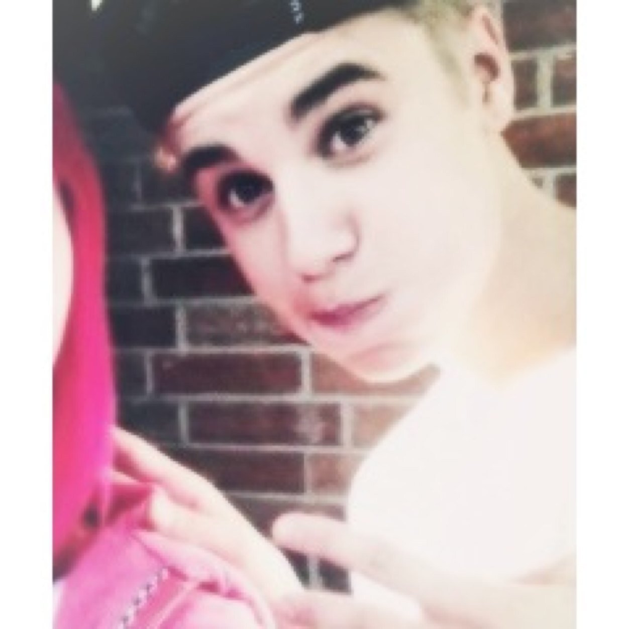 Follow @JustinMyAngel94 for a follow back. If you are not following she, I unfollow you. @Justinmyangel94 follows back.