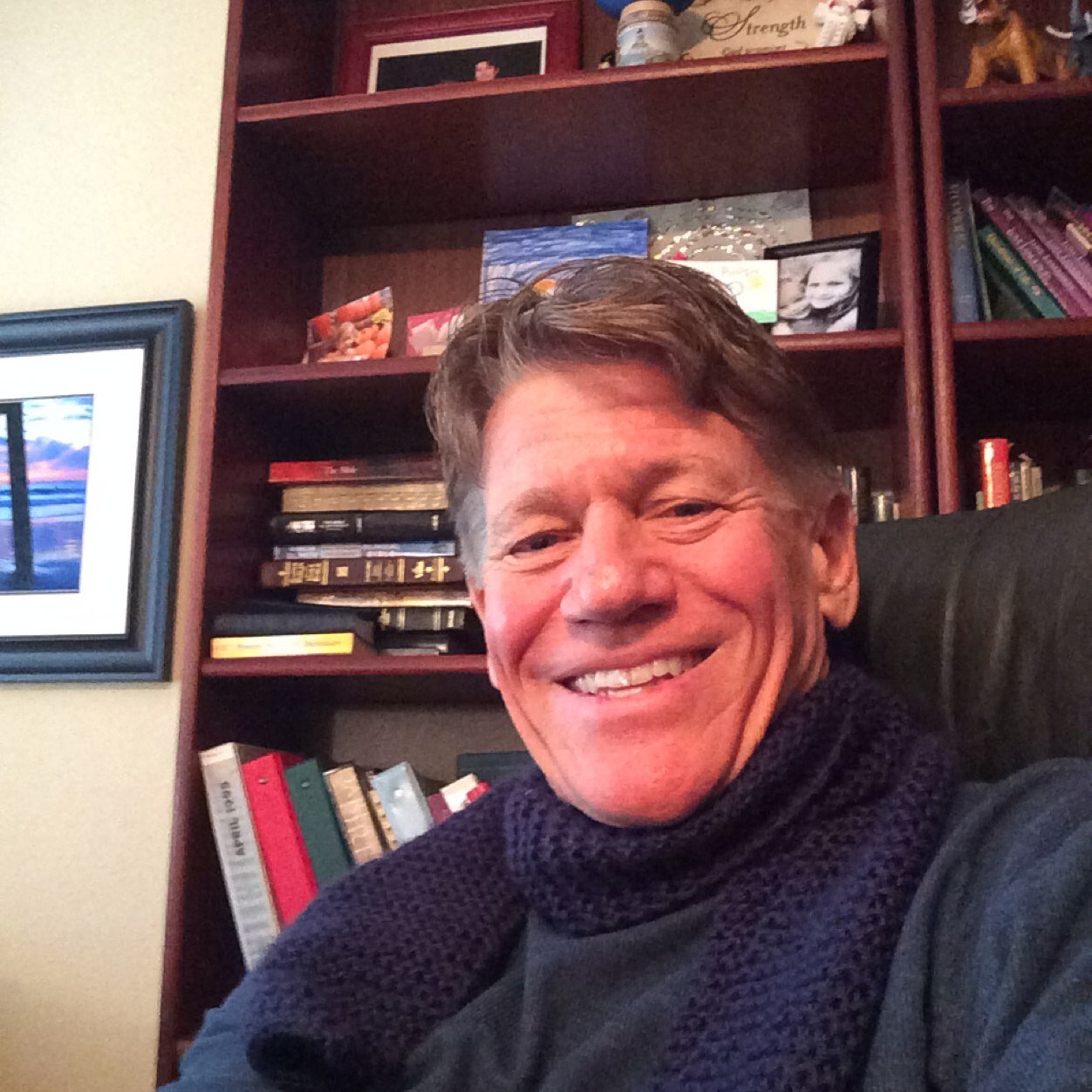 robertoliver547's profile picture. 