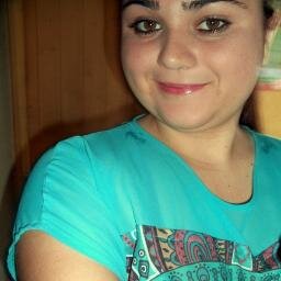 Sorria com vontade. Abrace forte. Dance na chuva. Beije como se fosse a última vez. Tudo aquilo que é intenso se torna inesquecível.