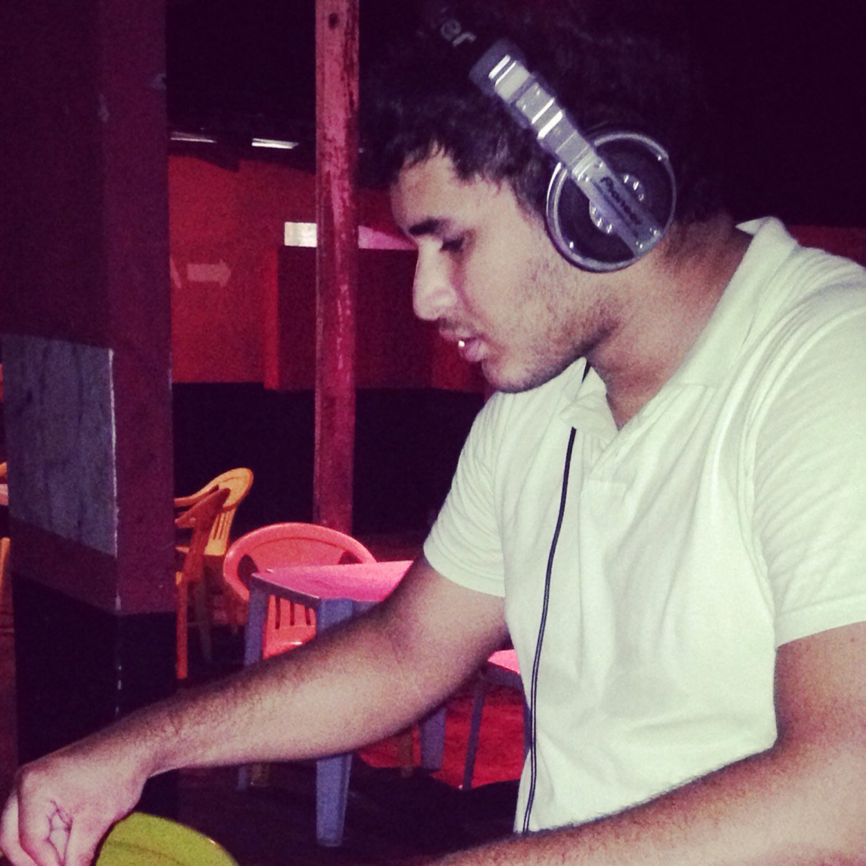 Humilde&Simples.! DJ e Amo Fazer oque Faço.!
Segue que Sigo de Volta, Produções - http://t.co/AHAvZvg5FQ