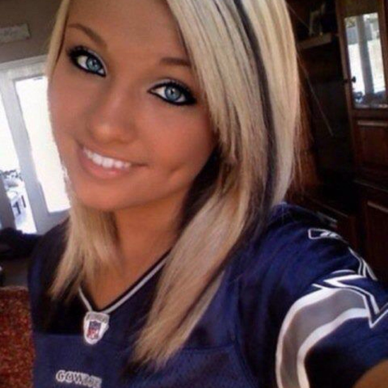 Modelo,Maquilladora Profesional, Extensionista, Enamorada De Mi, Amo la Vida, Fan del fulbol AMERICANOPara ser sexy no hace falta desnudarse.♥