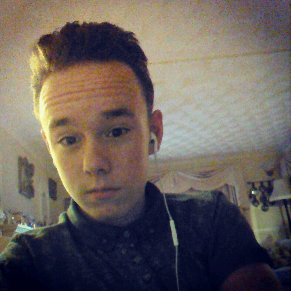 Charlie, I'm 15 live in Hemel. Ring/text me 07852883282. Go add me on the PS3 CertifiedHarvey- Snapchat CjHarveyy I follow back!